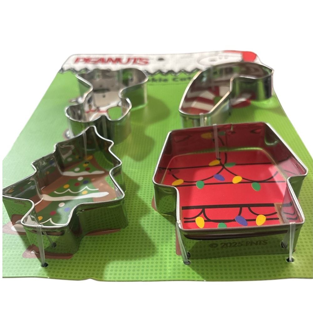 PEANUTS 4 Piece Metal Cookie Cutter Set - Picture 2 of 3